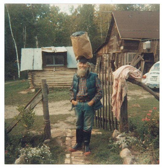 Larry F. Johnson at the home of Carol Christiansen Gatts and Bob Gatts in Cushing, MN. Larry learned how to carry groceries on his head during a trip to Jamaica. Photo courtesy Carol Christiansen.