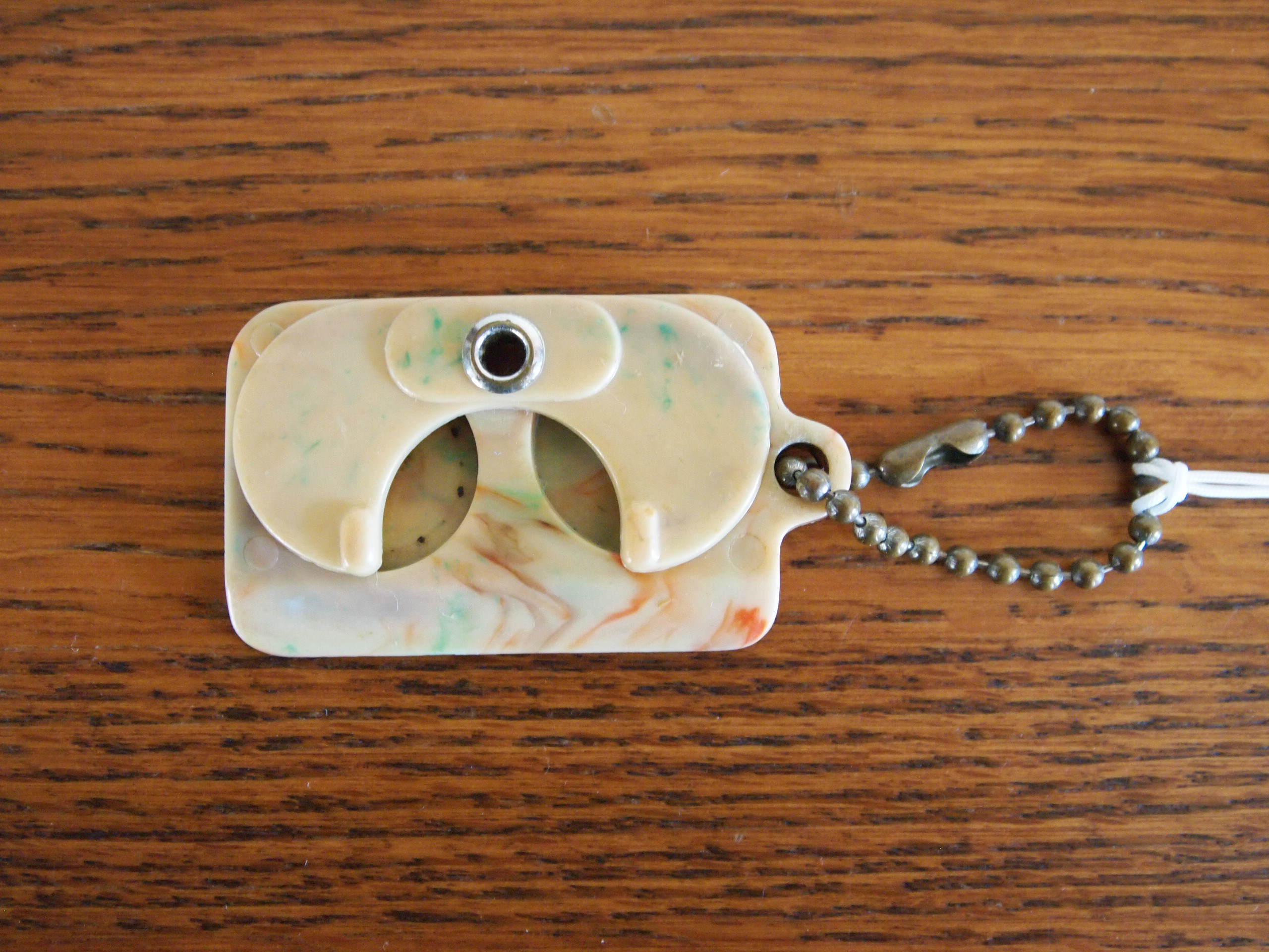 Key Chain and Coin/Token Holder (back) from Lyle Nelson’s Sinclair Service Station in Randall, Minnesota, circa 1975. Morrison County Historical Society collections, 2018.50.2.
